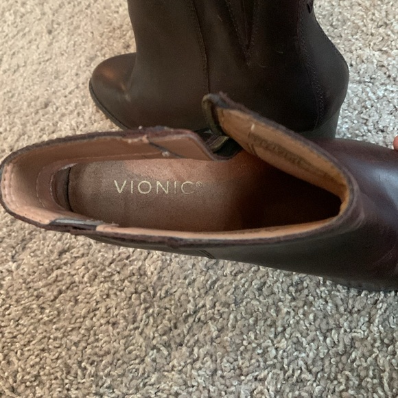 Vionic dark brown weather resistant ankle boots - Picture 4 of 6